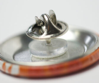 Buttons 32 mm mit Butterflyverschluss / Schmetterlingsverschluss – Bild 6