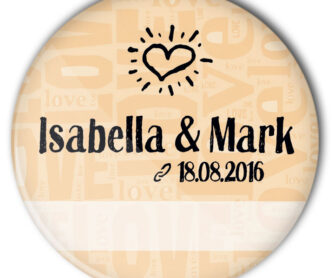 Hochzeitbutton Love'n'Heart: apricotfarben mit Namen und Datum individualisiert und Beschriftungsstreifen
