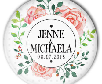 Hochzeitsbutton Mod. 39: Rosenbukett mit Name von Braut und Bräutigam und Datum der Hochzeit bedruckt