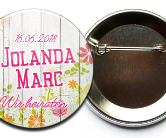 Hochzeitsbutton Nr. 40: romantisch floral mit aufgedruckten Namen und Datum