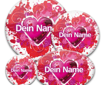 Namensbuttons in rot mit Herz für Flirtparty, Speed-Dating oder Valentinstag