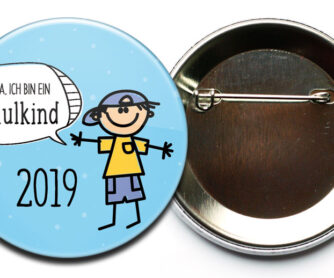 Button Hurra ich bin ein Schulkind Junge blau mit Sicherheitsnadel