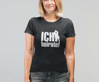 lächelnde Frau schwarzes Shirt ich heirate T71