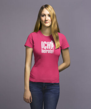 Frau mit T-Shirt für JGA in fuchsia 