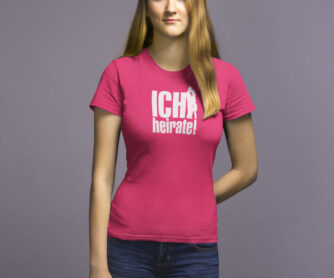 Frau mit T-Shirt für JGA in fuchsia "ich heirate"