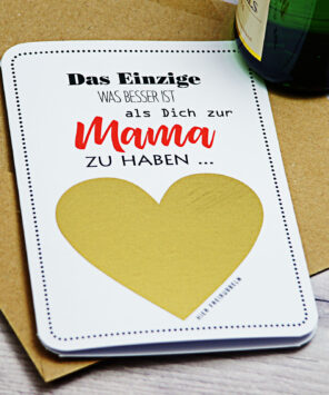 Die RUbbelkarte für die zukünftige Oma hat ein großes, goldenes Rubbelherz.