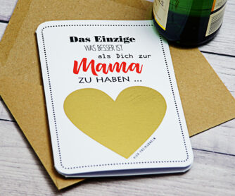 Die RUbbelkarte für die zukünftige Oma hat ein großes, goldenes Rubbelherz.