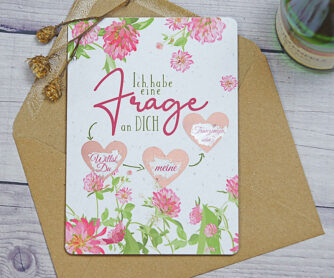 sommerlich floral gestaltete Rubbelkarte mit 3 kleinen, rosegoldenen Herzen "Willst Du meine Trauzeugin sein?"