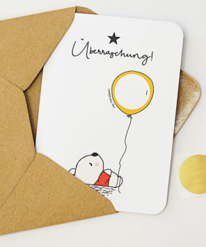 Rubbelkarte mit einem Bär, der einen Luftballon (mit beschreibbarem Rubbelfeld) hält und der Überschrift 