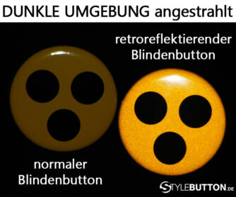 Vergleich reflektierende Blindenabzeichen im Dunkeln