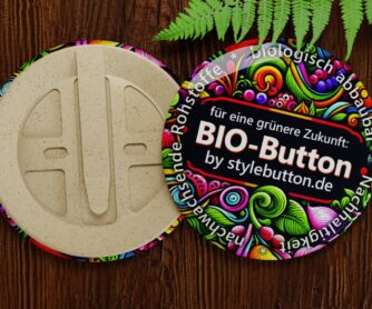 authentisch nachhaltig: Bio-Buttons mit Clip sind zu 100% biologisch abbaubar und zerfallen zu Kompost