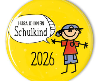 gelber Button für den Schulanfang mit einem Jungen und Sprechblase Hurra, ich bin ein Schulkind